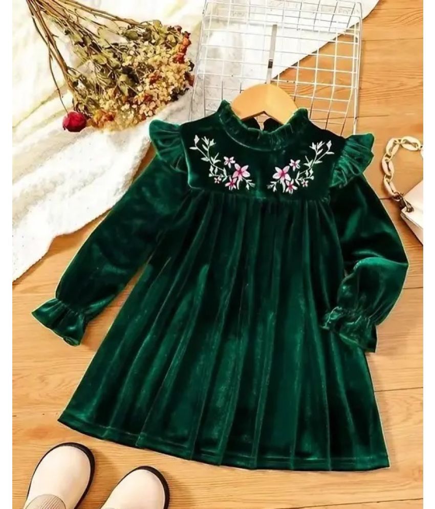     			Sk dresses Velvet Frock For Girls ( Pack of 1 , Green )