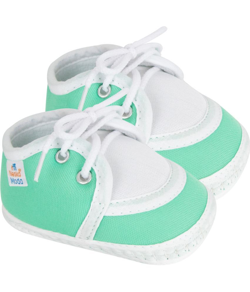     			Neska Moda - Green Booties For Baby Boy & Baby Girl 6-12 Months ( Pack of 1 )