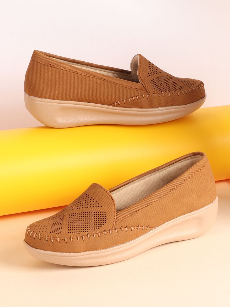     			Carrito Tan Women's Loafers