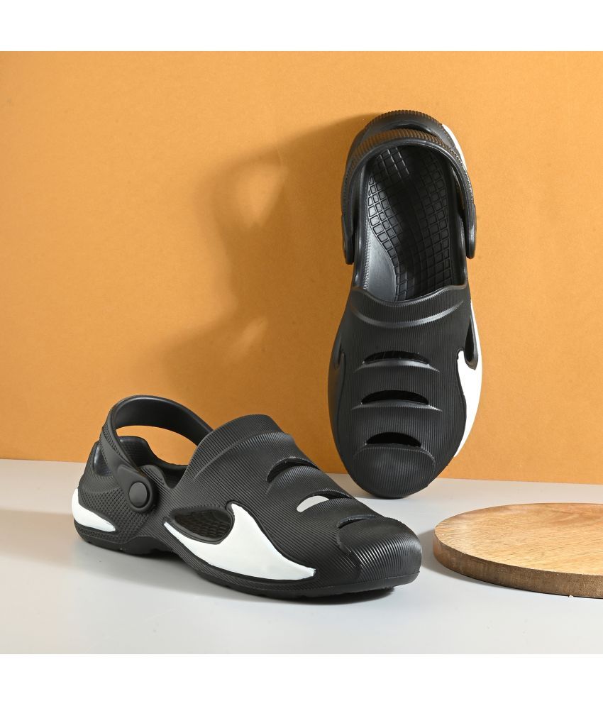     			Birde - Black Men's Clogs