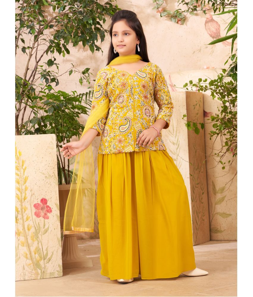     			Aarika Baby Girls Georgette Kurta with Trouser ( Pack of 1 , Yellow )