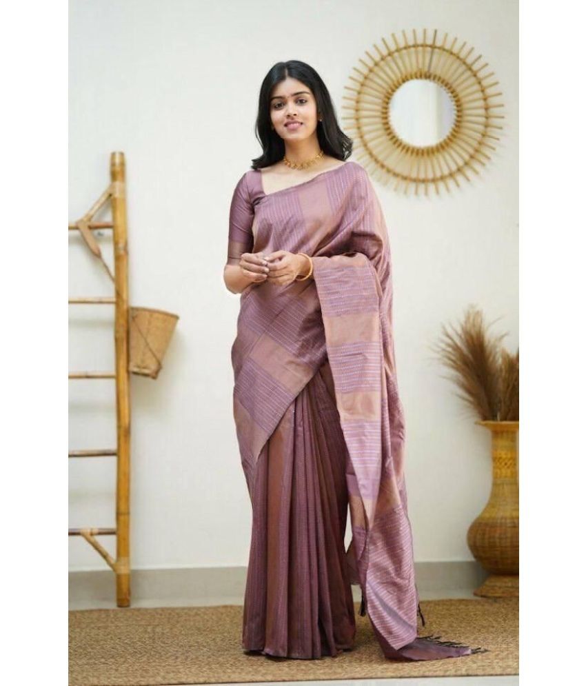     			Aika Silk Blend Embellished Saree With Blouse Piece ( Peach , Pack of 1 )