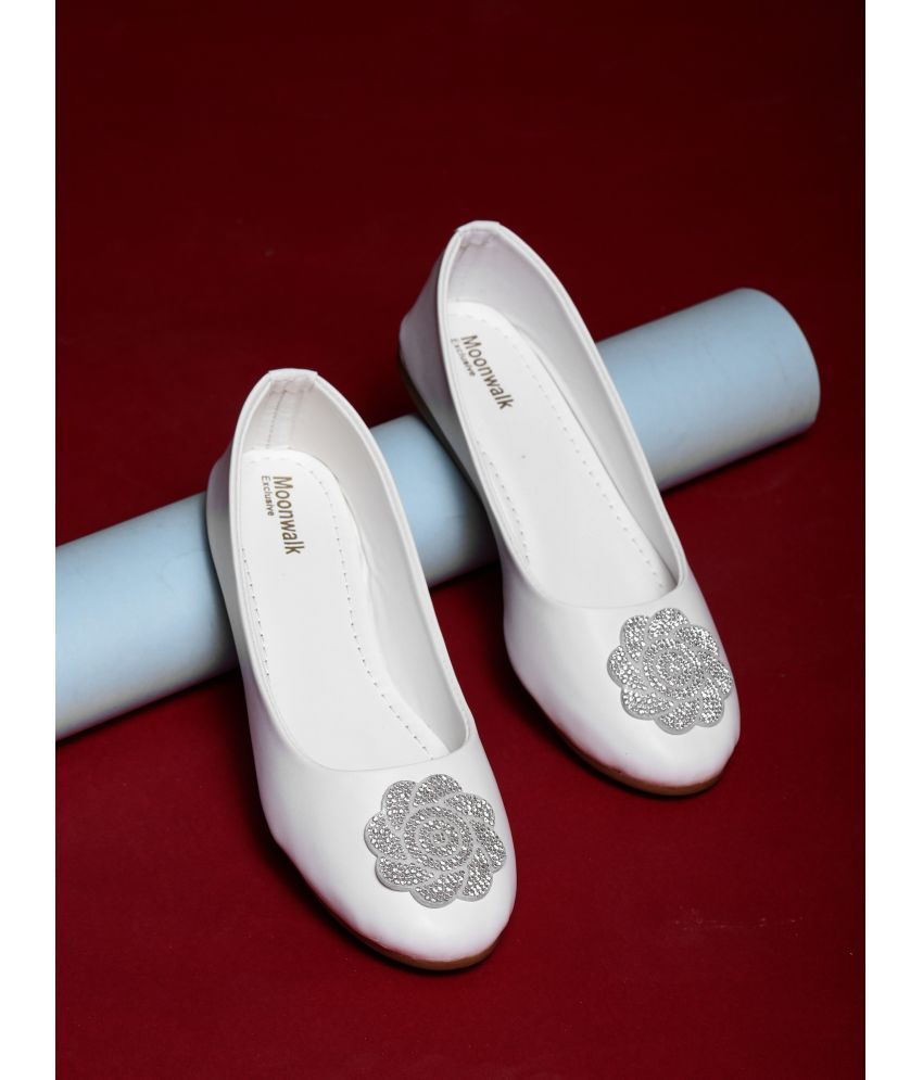     			Moonwalk White Women's Slip On