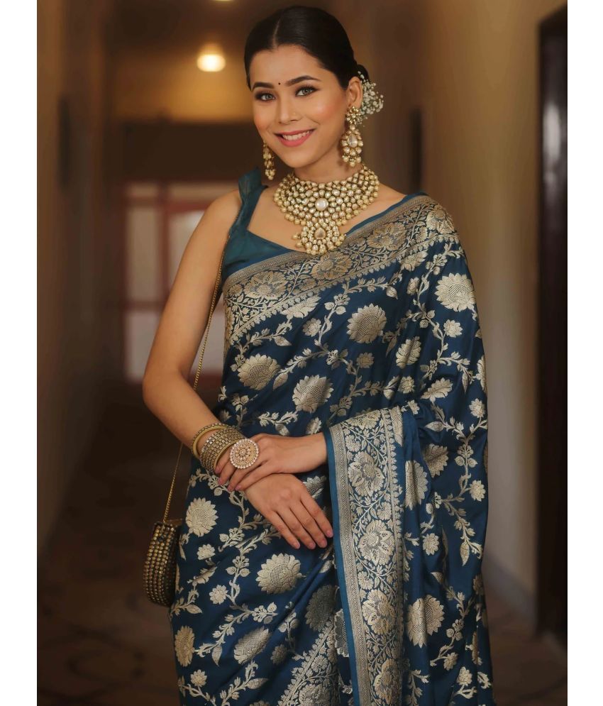     			Vastukala Silk Solid Saree With Blouse Piece ( Light Blue , Pack of 1 )