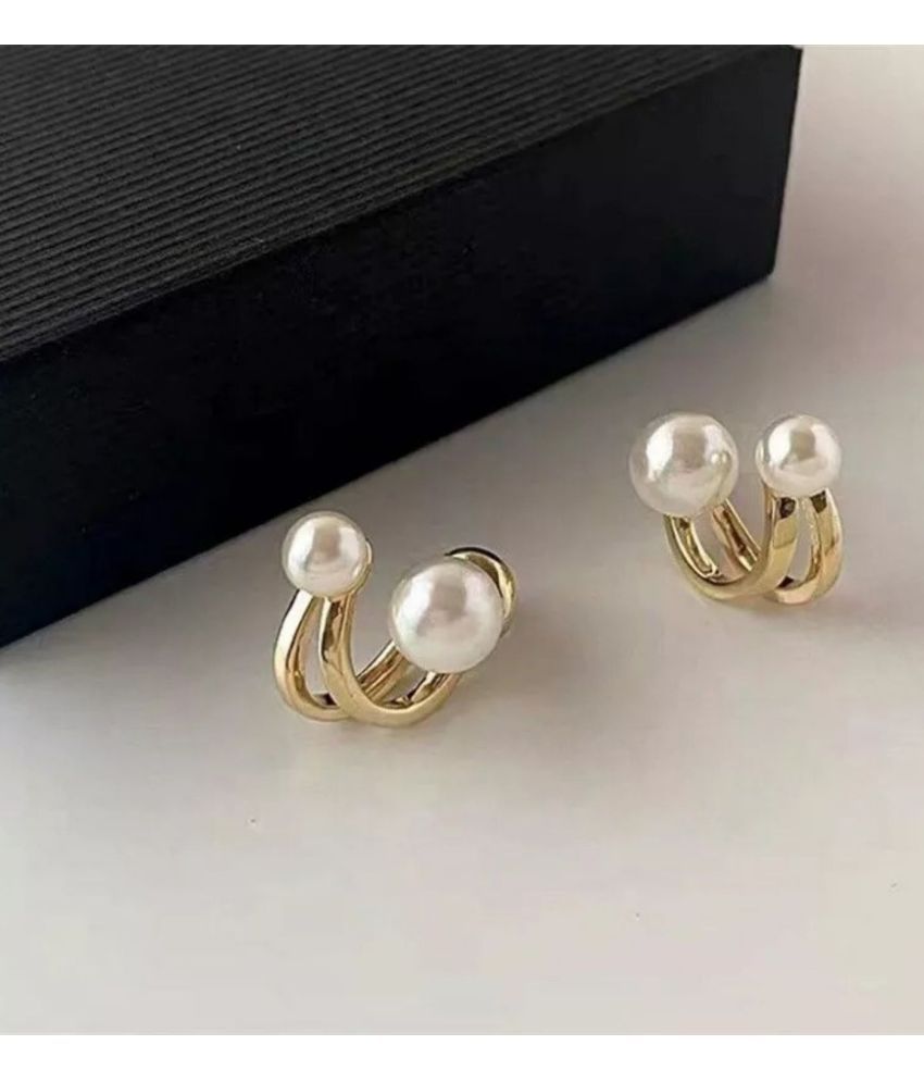     			Elara White Stud Earrings ( Pack of 2 )