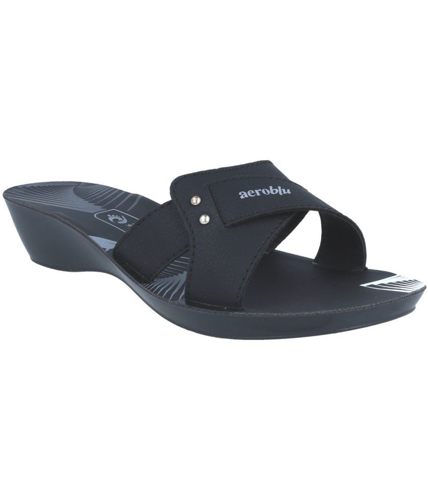     			Aeroblu Footwear Black Women's Flats