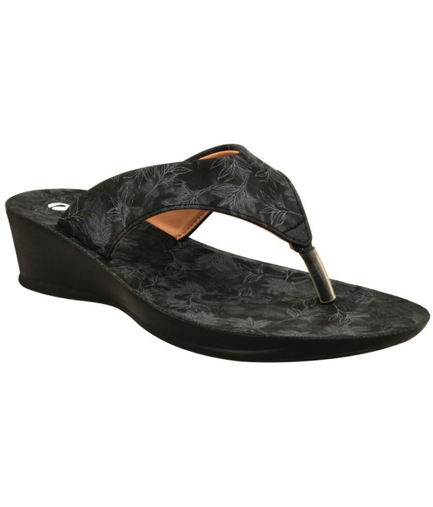     			Aeroblu Footwear Black Women's Flats