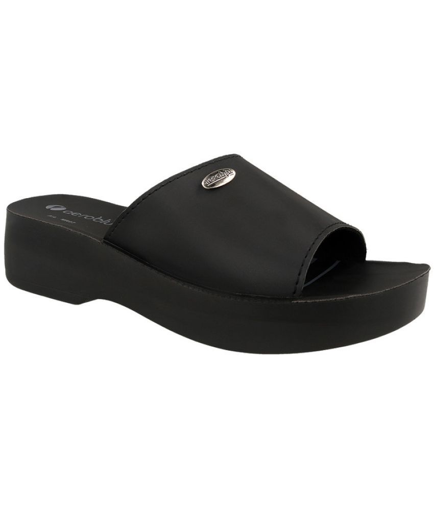     			Aeroblu Footwear Black Women's Flats