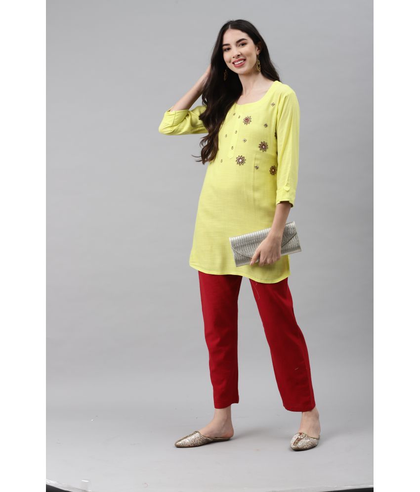     			JC4U - Yellow Rayon Women's Straight Kurti