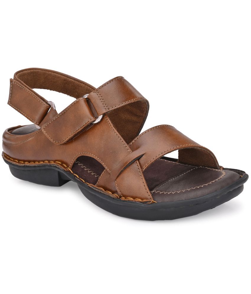     			softio Brown Synthetic Leather Sandals