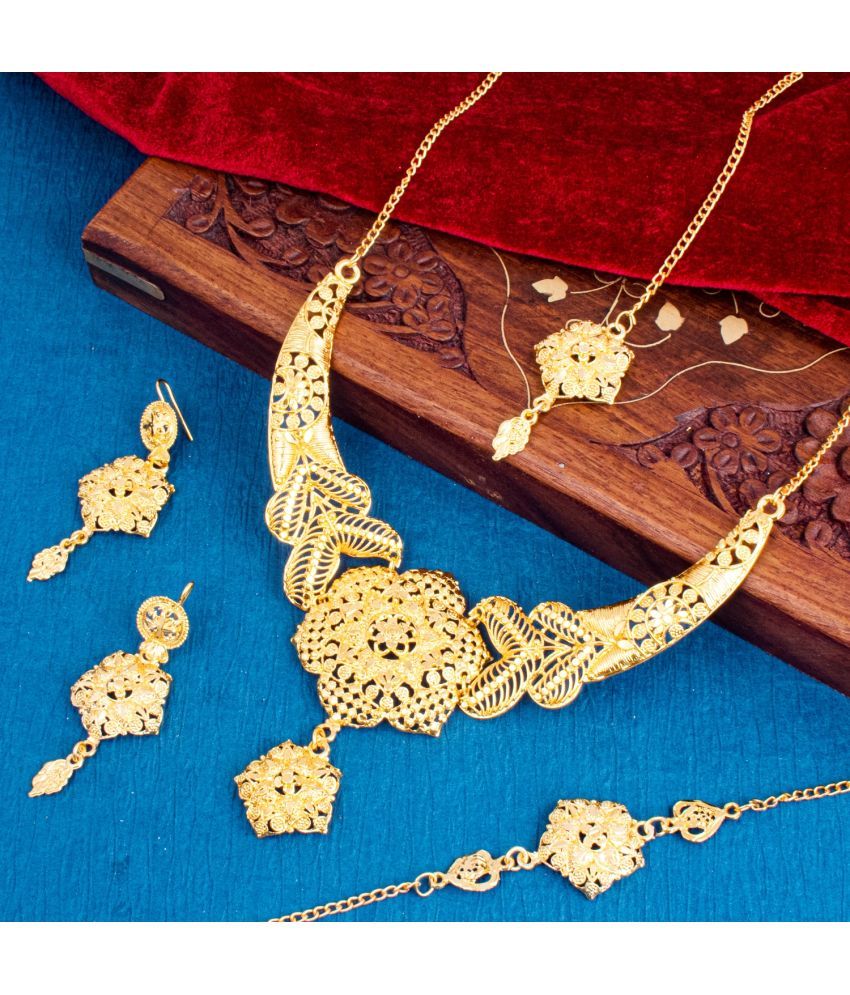     			Sukkhi Brass Golden Traditional Necklace set Combo Collar