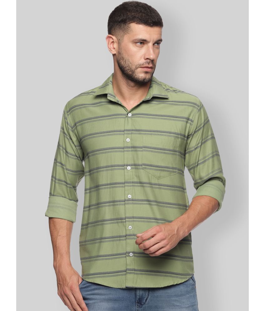     			YHA - Green Cotton Blend Regular Fit Men's Casual Shirt ( Pack of 1 )