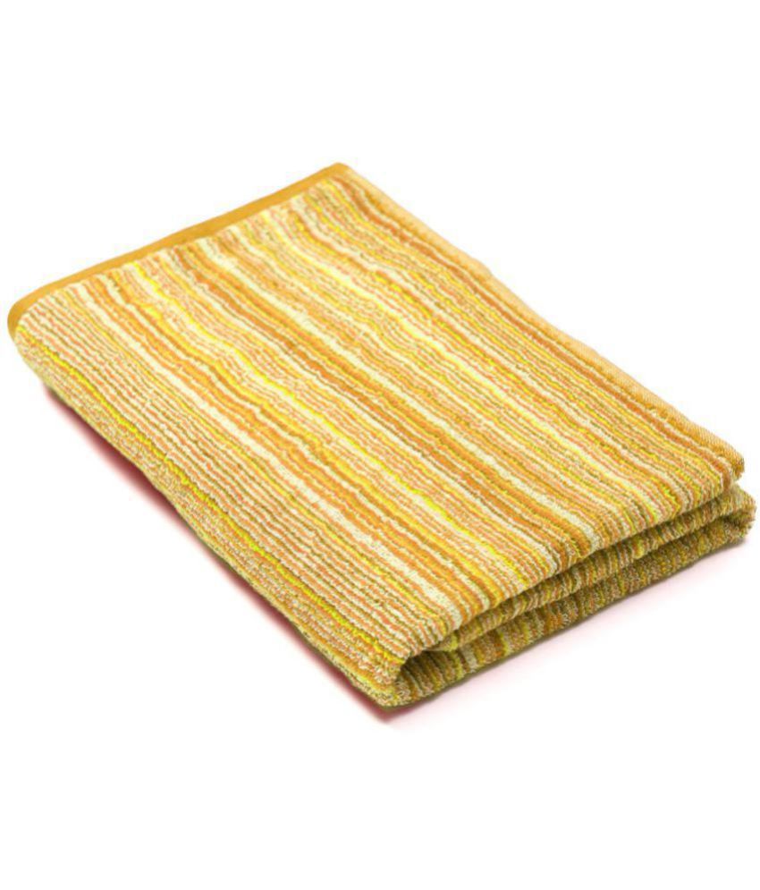     			URBAN MAGIC - Cotton Yellow Self Design Bath Towel ( 70x140 ) cm 475 -GSM ( Pack of 1 )