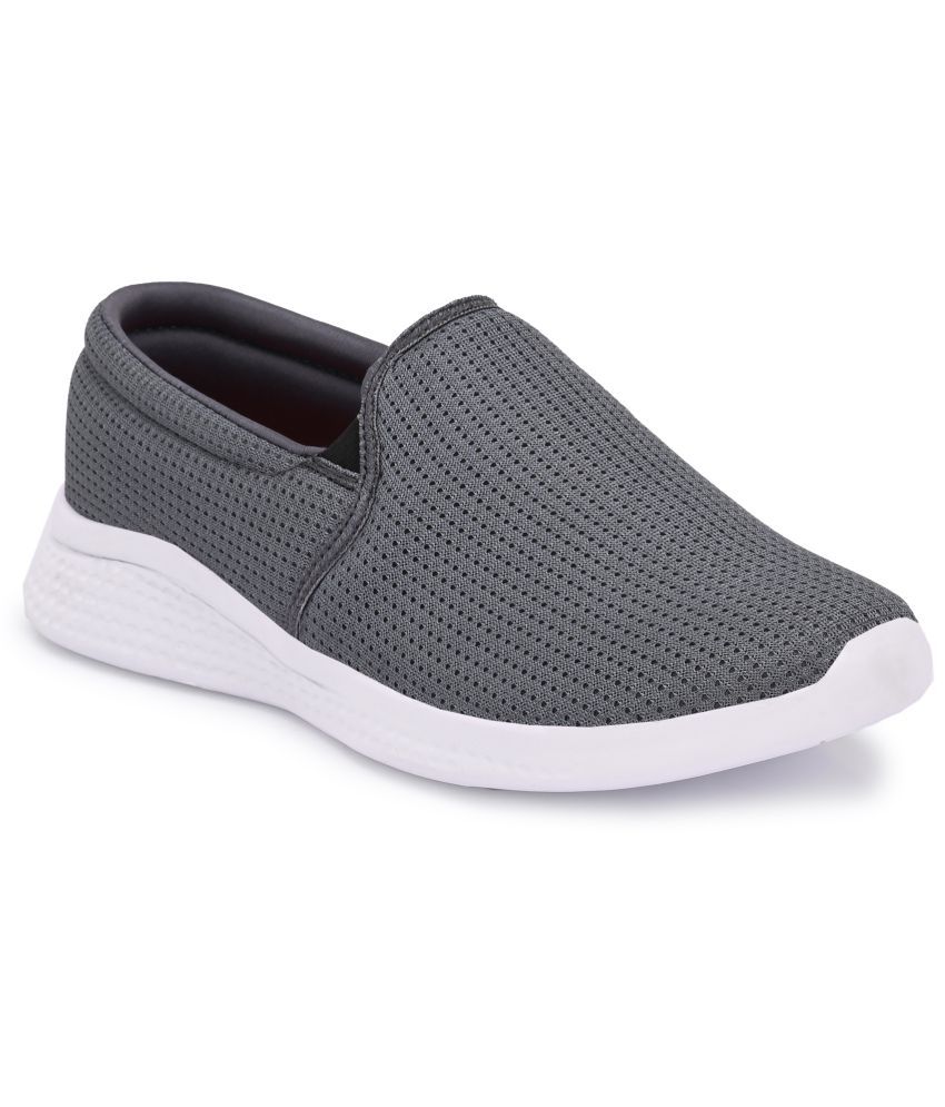     			YUUKI TRAMP 4 RB - Gray Men's Slip-on Shoes