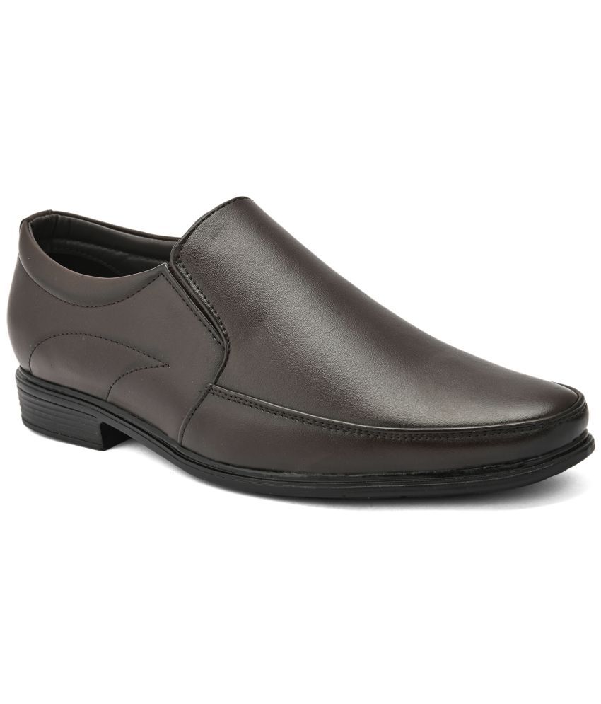     			Fentacia - Brown Men's Slip On Formal Shoes