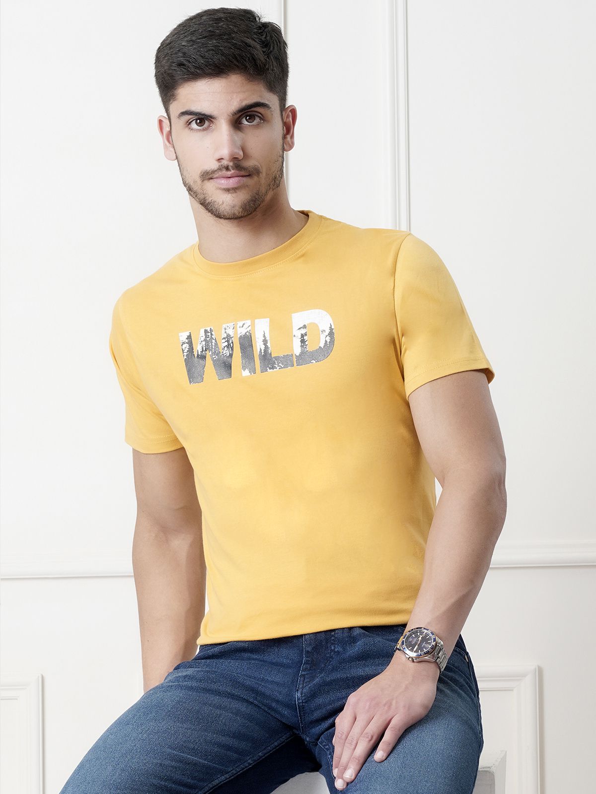     			UrbanMark Men 100% Cotton Regular Fit Round Half Sleeves Text Print T Shirt -Mustard