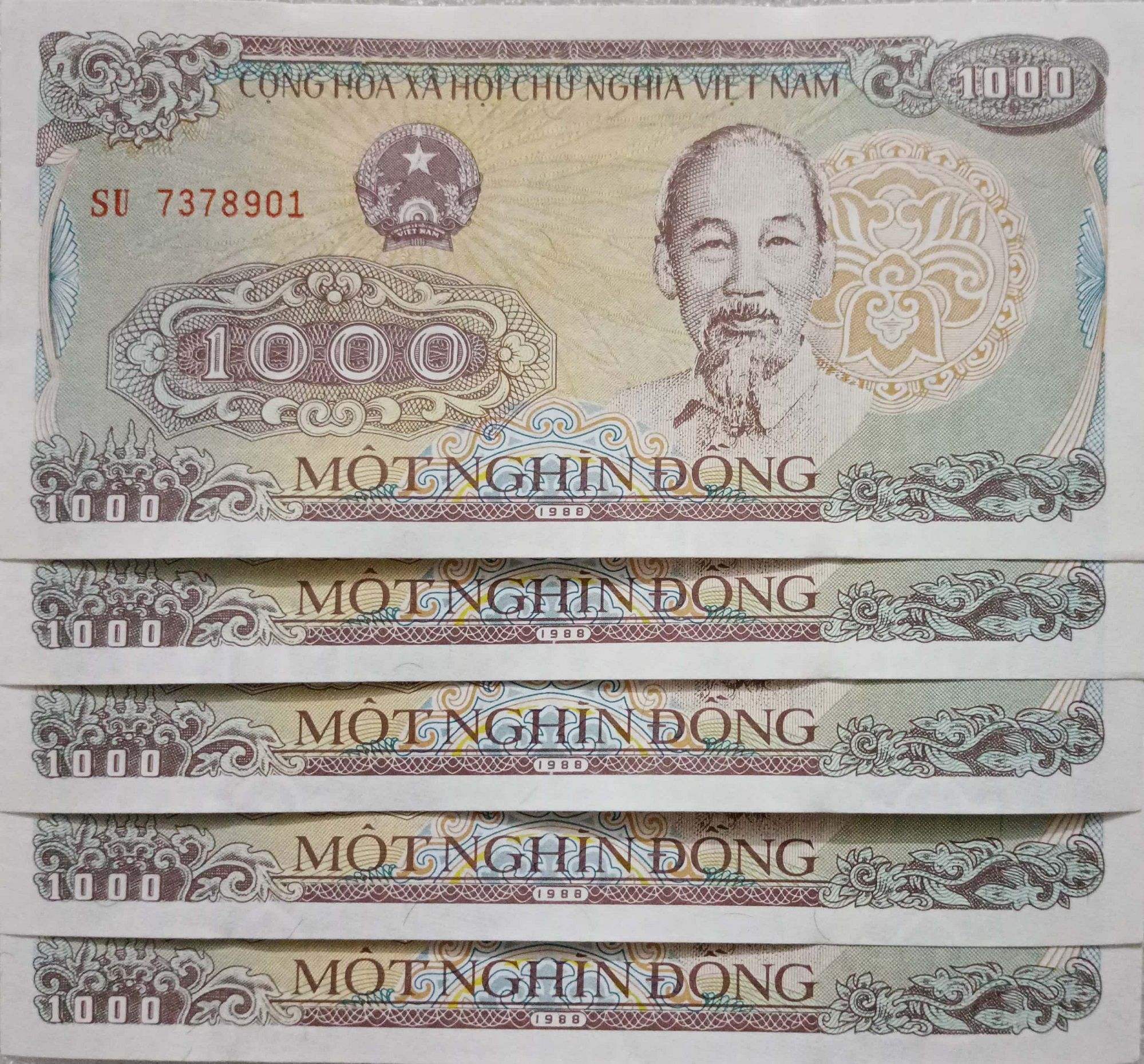     			Hop n Shop - Vietnam 1000 Dong Serial 5 Gem UNC 5 Paper currency & Bank notes