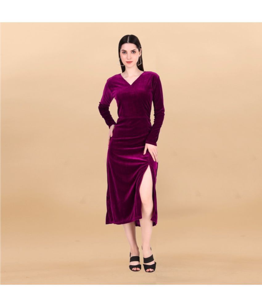     			Apnisha - Purple Velvet Women's Side Slit Dress ( Pack of 1 )