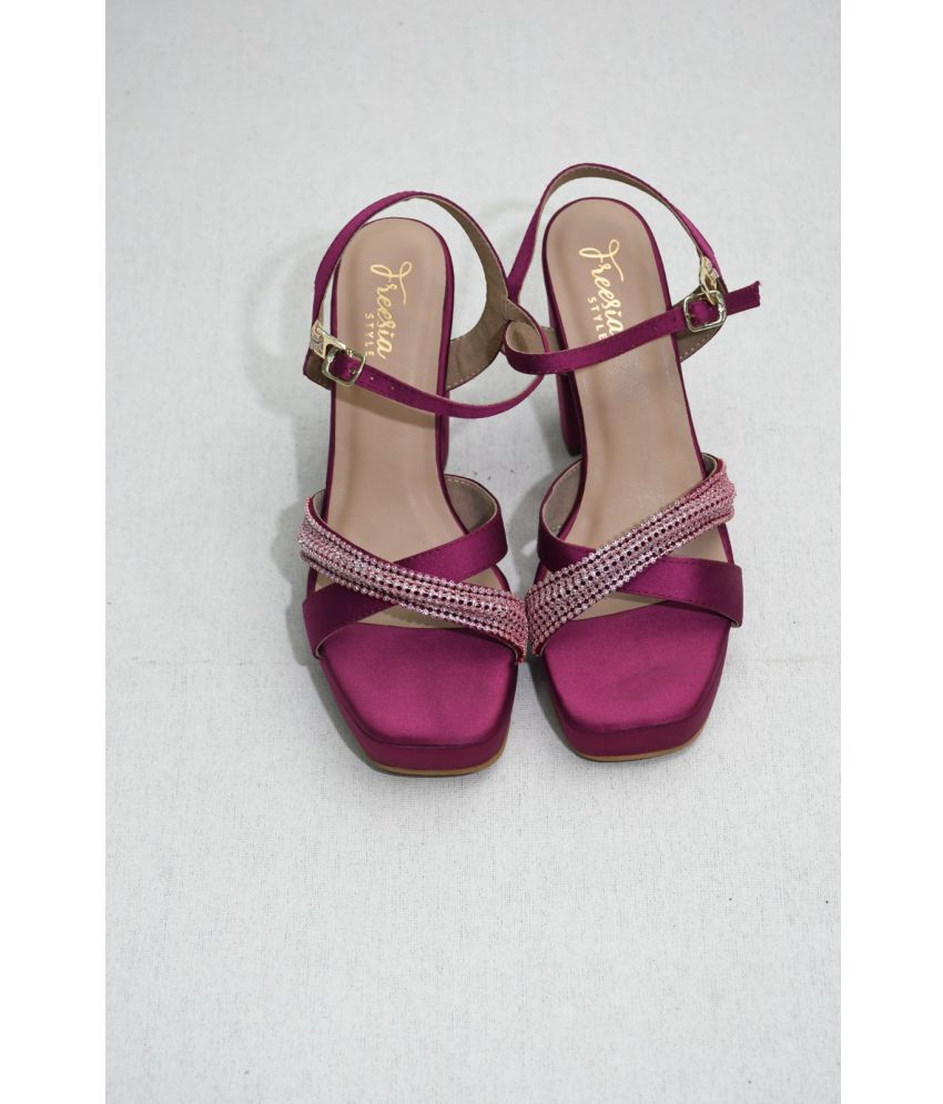     			FREESIA STYLE Maroon Floater Sandals