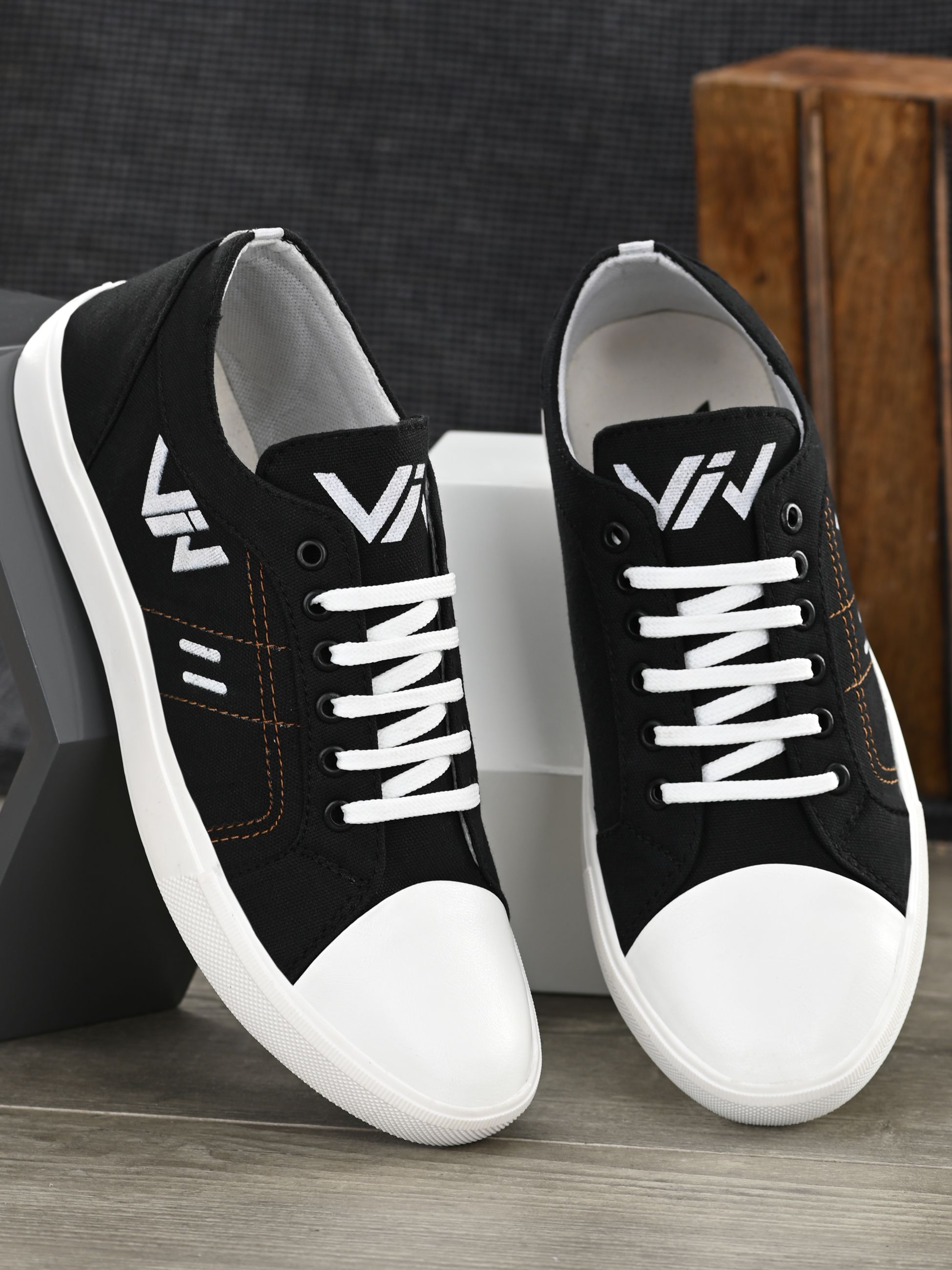     			viv VIV - Black Men's Sneakers