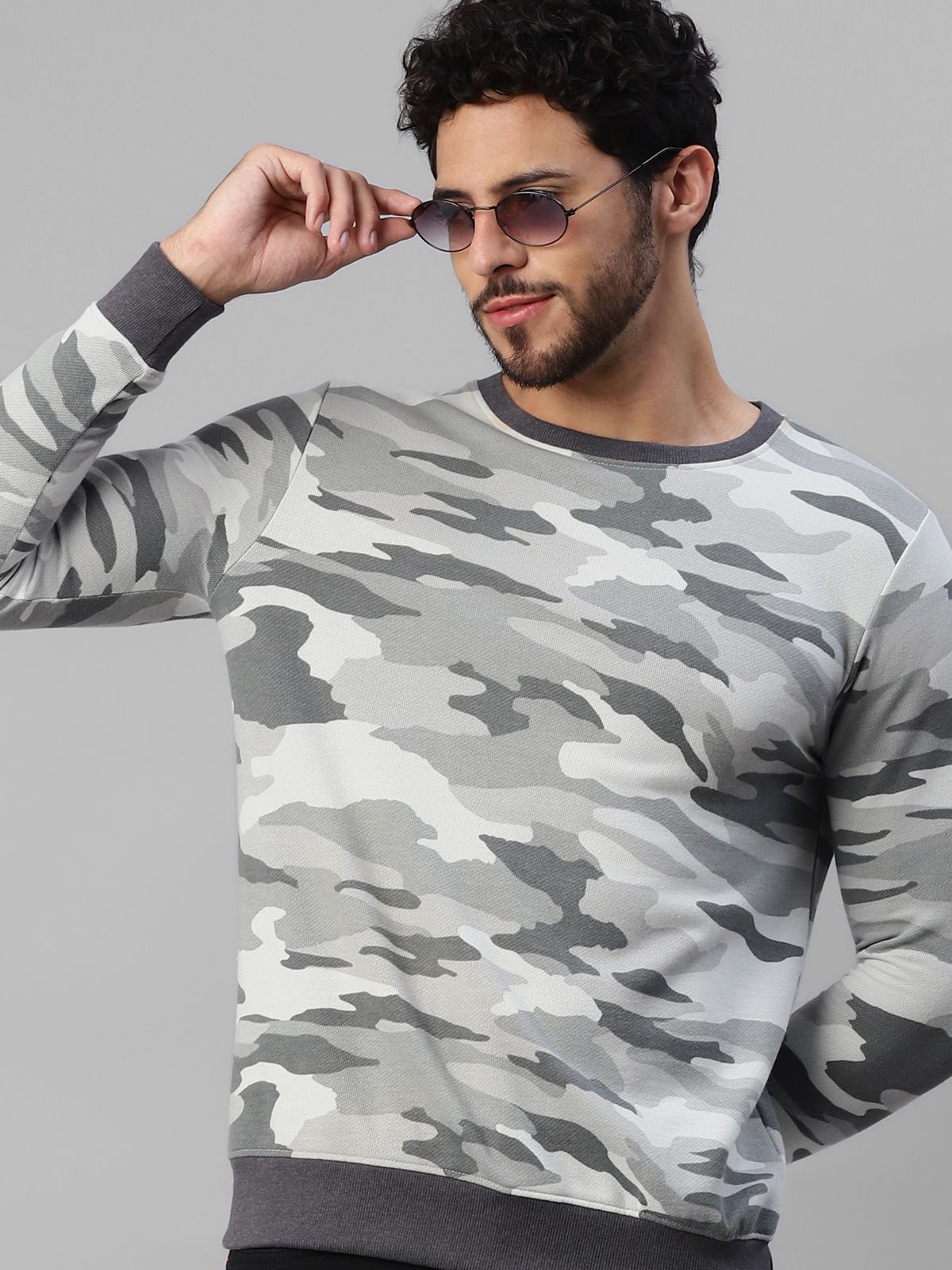     			UrbanMark Men Regular Fit Camo Print Full Sleeves Round Neck Fleece Sweatshirt-Light Grey