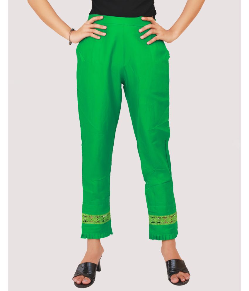     			AARLIZAH - Green Cotton Blend Regular Women's Casual Pants ( Pack of 1 )