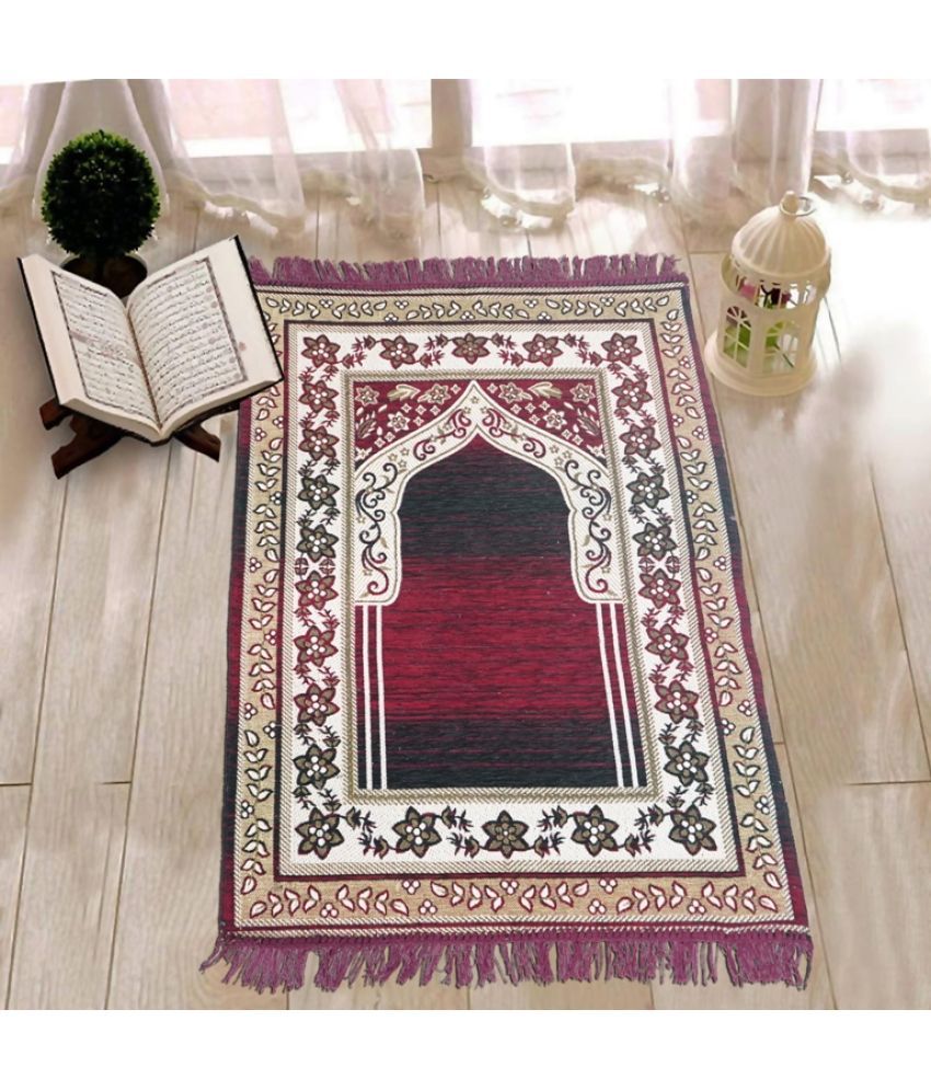     			FURNISHING HUT Maroon Single Regular Velvet Prayer Mat ( 110 X 70 cm )