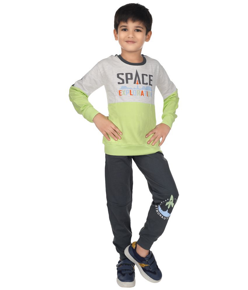     			Nottie planet Green Cotton Blend Boys T-Shirt & Trackpants ( Pack of 1 )
