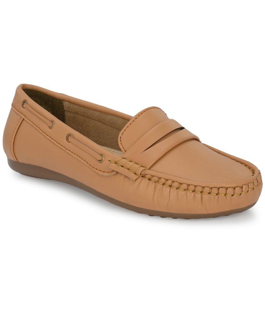     			KARADDI Cream Women's Loafers