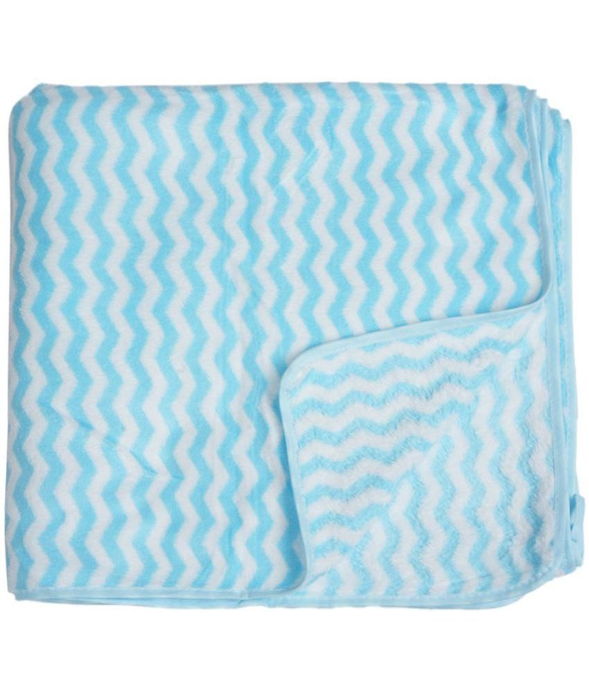     			STYLE SHOES Blue Cotton Blend Pool Towel ( Pack of 1 )