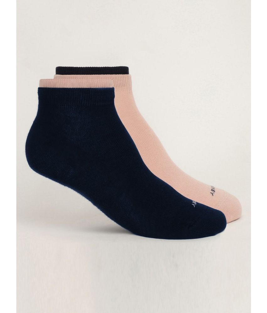     			Jockey 7491 Women's Compact Cotton Solid Low Show Socks - Rose Smoke & Navy (Pack of 2)