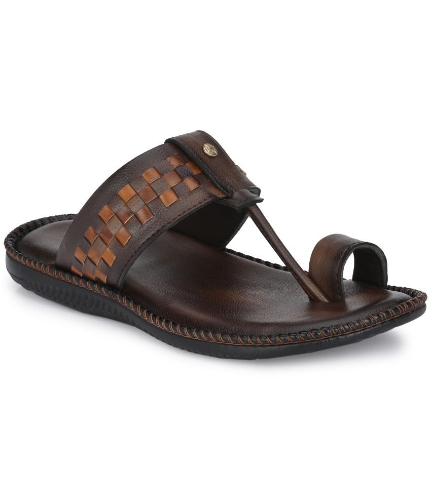     			Leeport Brown Men's Kolhapuris