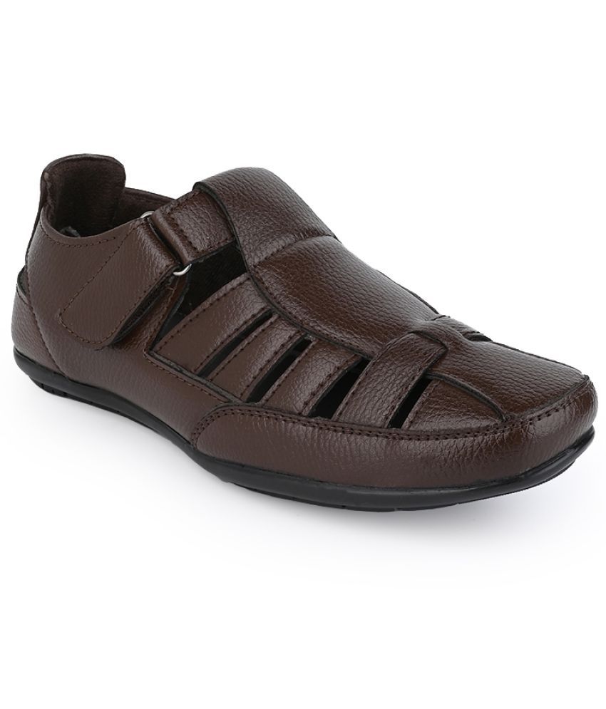     			softio - Brown Men's Sandals