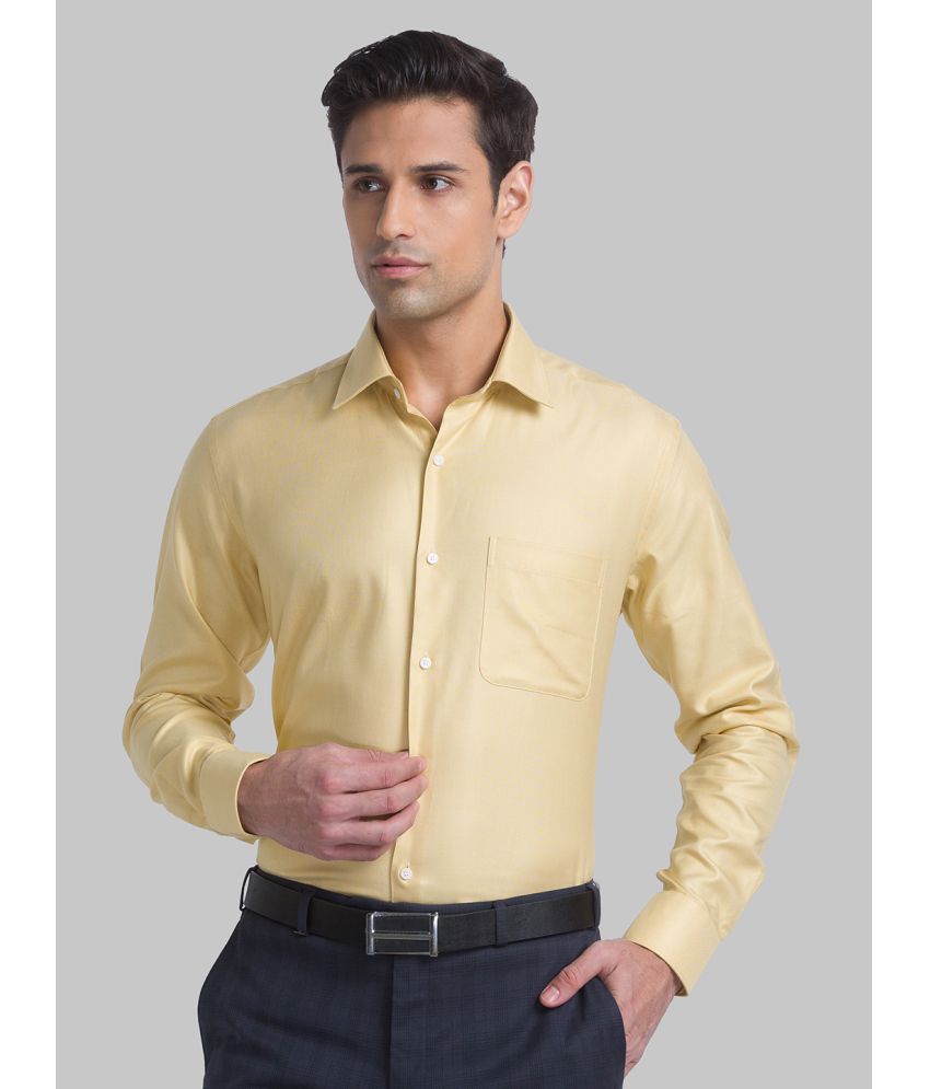     			Raymond Cotton Blend Regular Fit Self Design Full Sleeves Men's Formal Shirt - Yellow ( Pack of 1 )