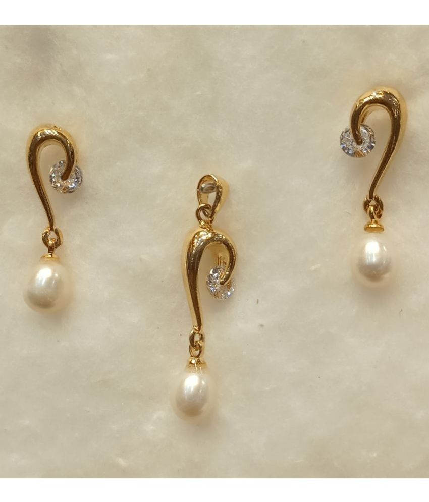     			Mannatraj Pearls & Jewellers White Pendant set ( Pack of 3 )