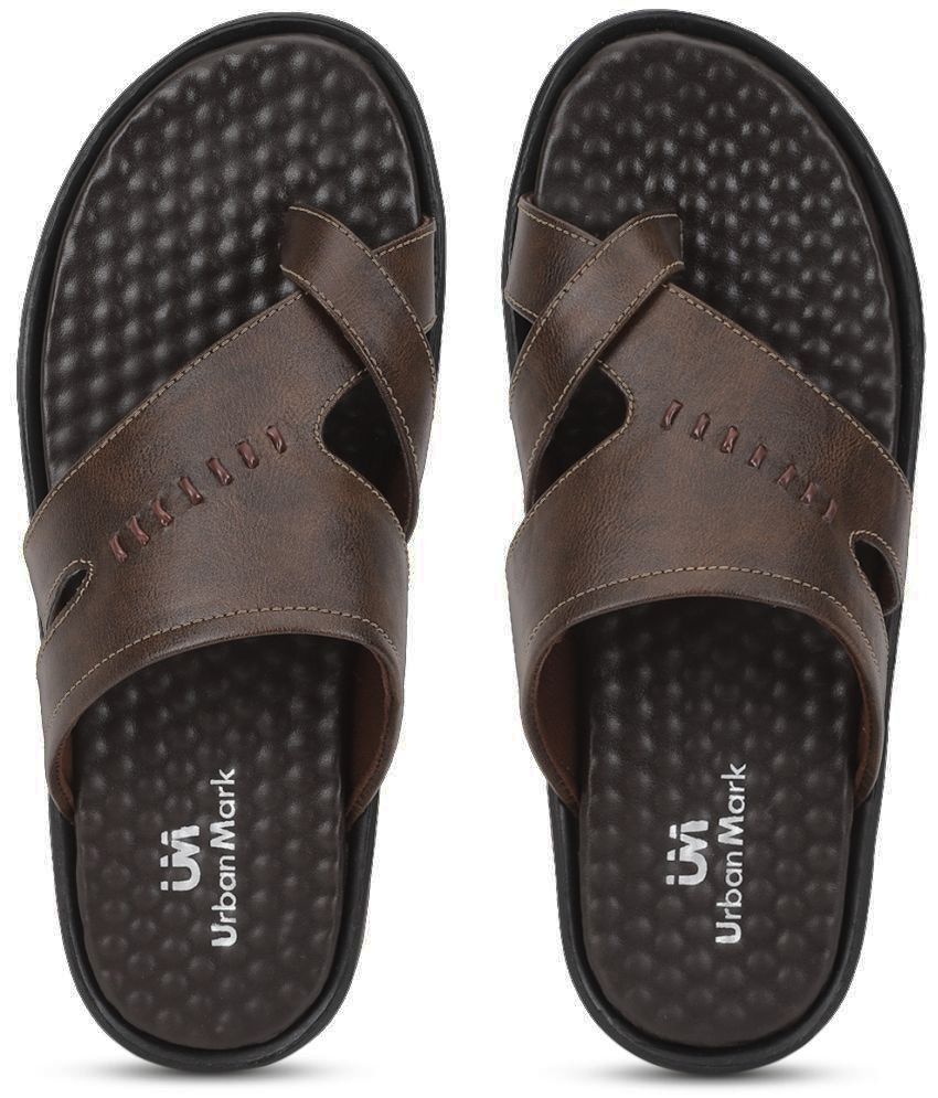     			UrbanMark Men Comfortable Faux Leather Thong Sandals - Brown