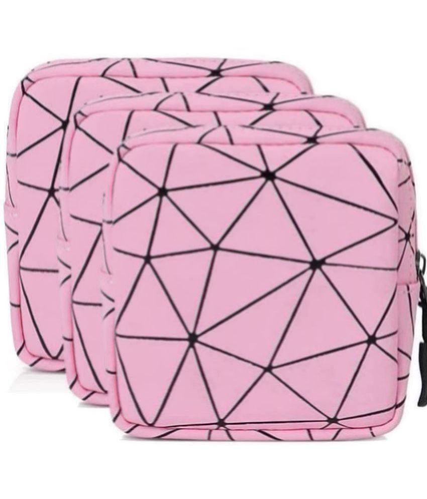     			House Of Quirk Pink Travel Kit Bag ( 1 Pc )