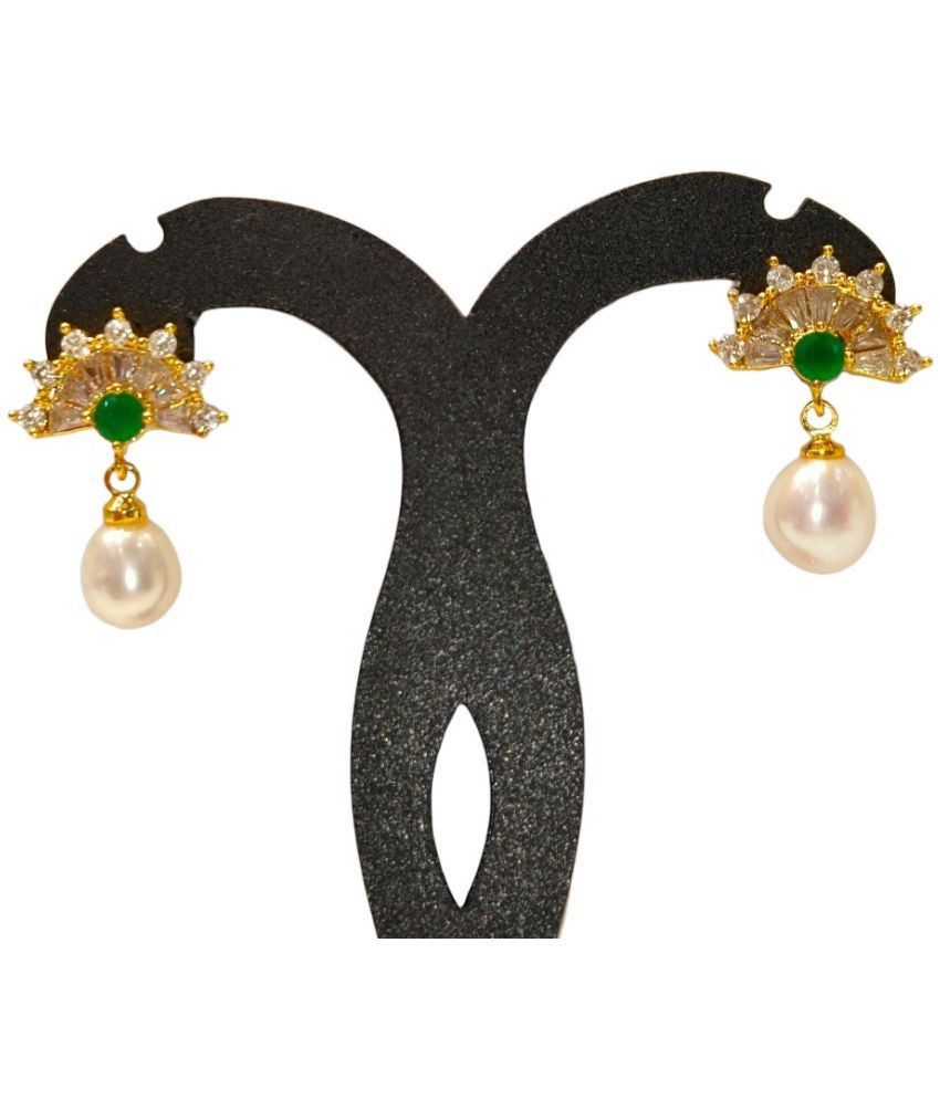     			Mannatraj Pearls & Jewellers Green Danglers Earrings ( Pack of 1 )