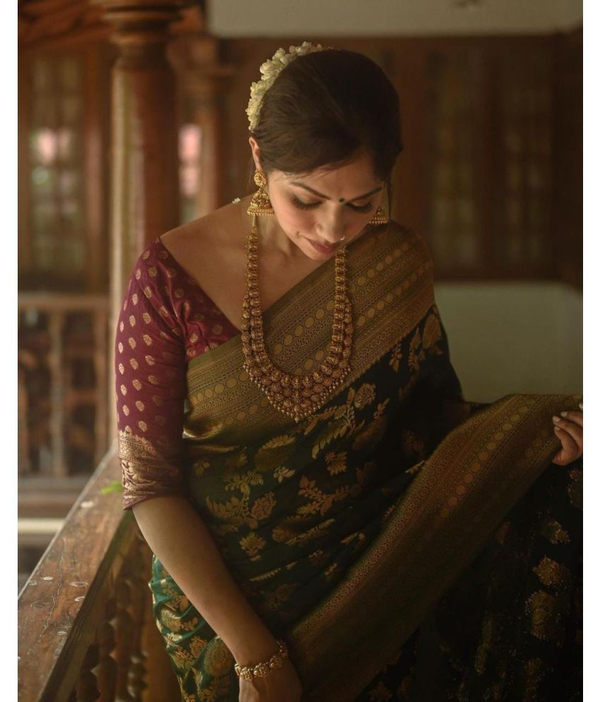     			Anjaneya Sarees Banarasi Silk Woven Saree With Blouse Piece - Green ( Pack of 1 )