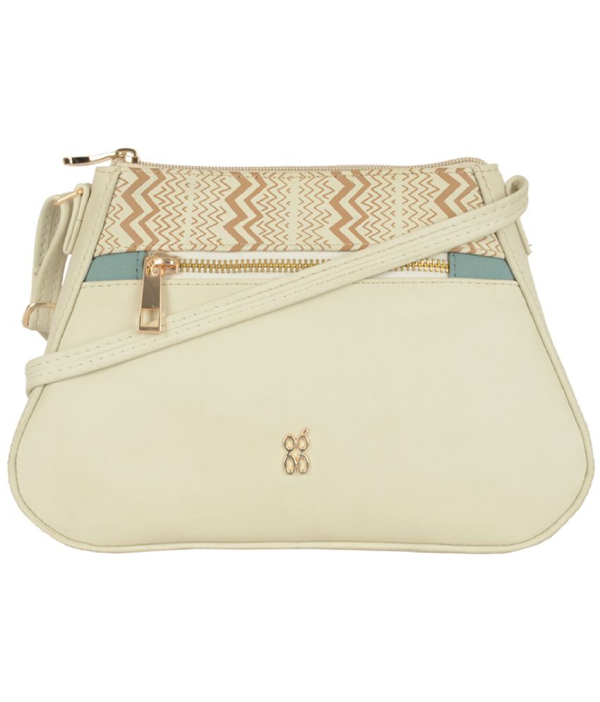     			Baggit Beige PU Handheld