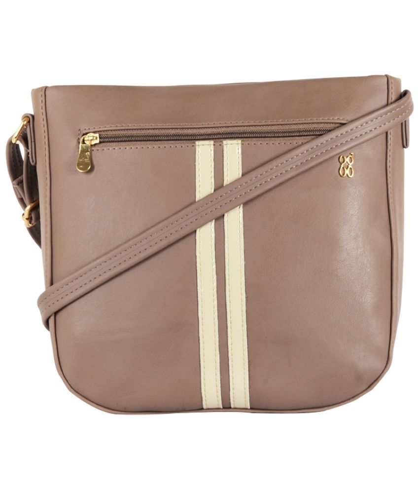     			Baggit Beige PU Handheld