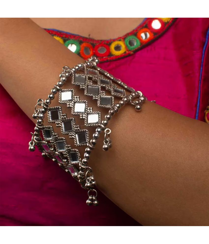     			PUJVI Silver Bracelet ( Pack of 1 )