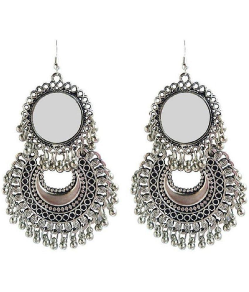     			Samridhi DC Silver Chandbalis Earrings ( Pack of 1 )