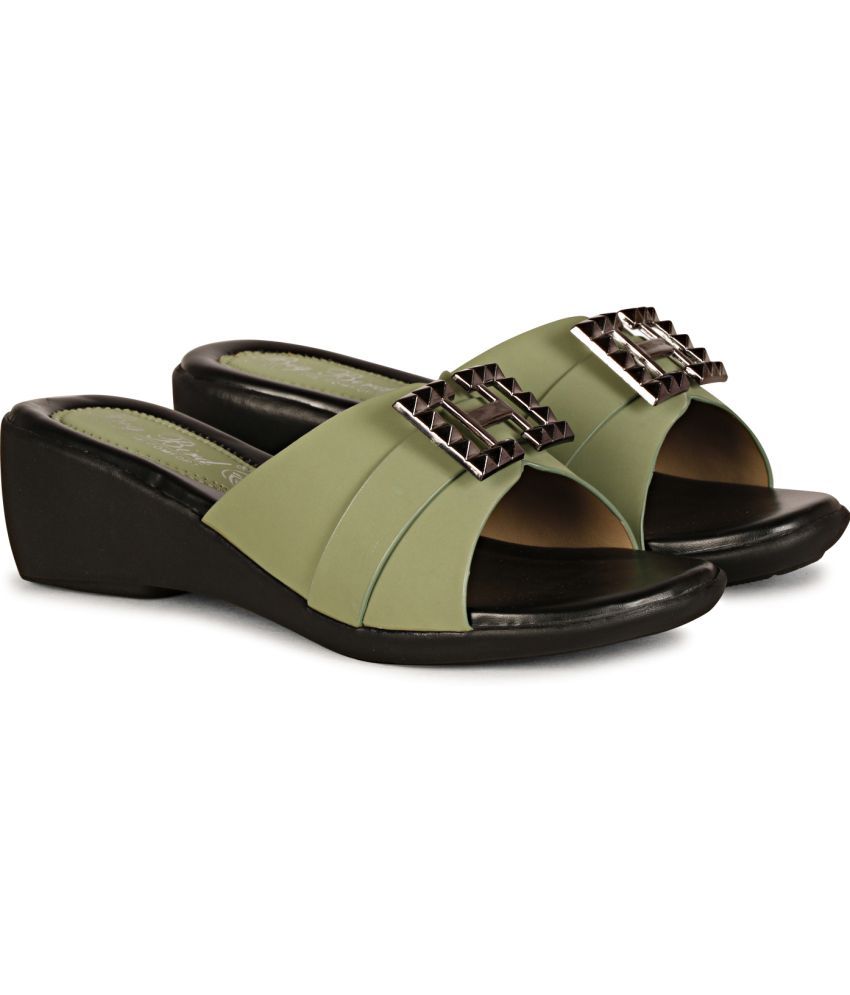     			BIG BIRD Green Women's Flats