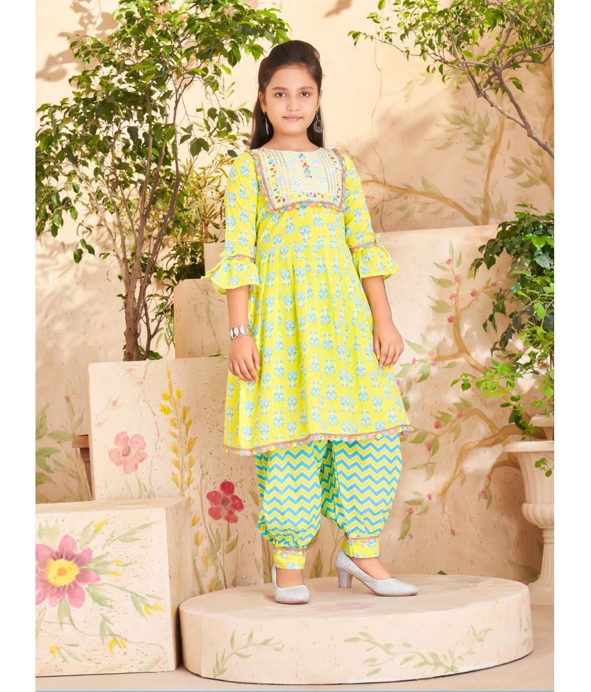     			Aarika Lemon Cotton Girls Patiala Kurta Set ( Pack of 1 )