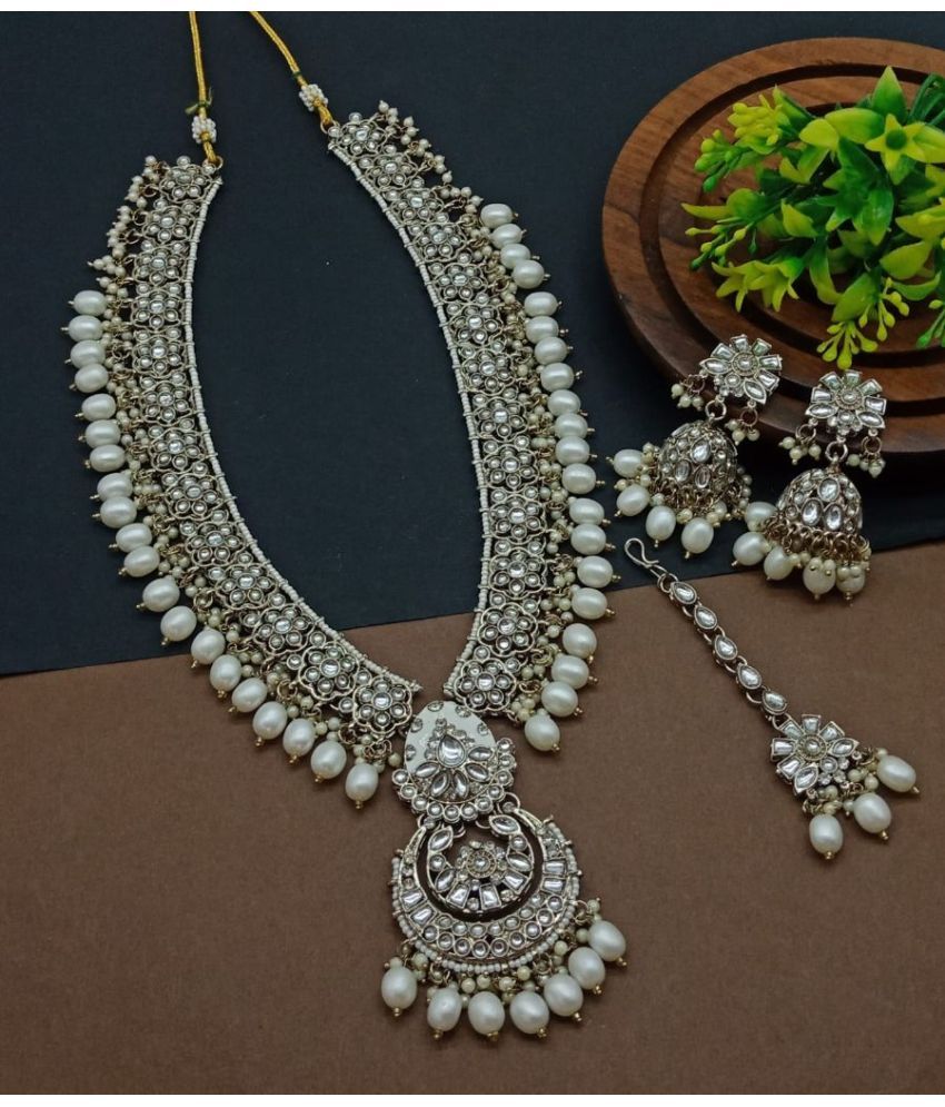     			Padmavati Bangles White Alloy Necklace Set ( Pack of 1 )