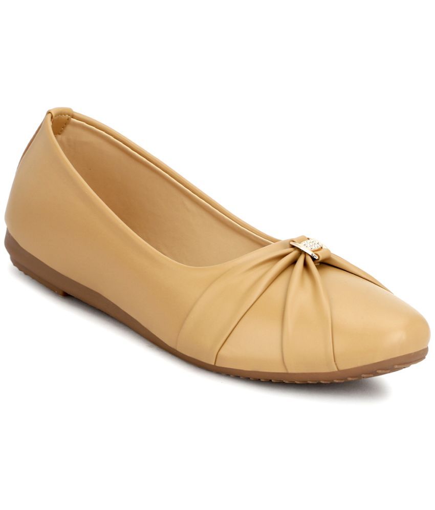     			Rimezs Beige Women's Casual Ballerinas