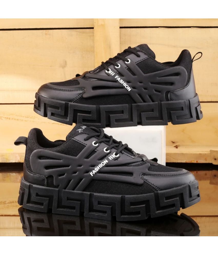     			Xtoon Black Men's Outdoor Shoes