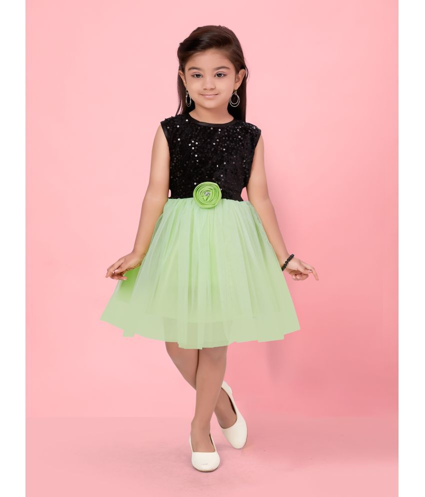     			Aarika Green Velvet Girls Fit And Flare Dress ( Pack of 1 )