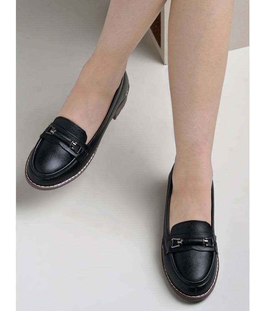     			Shoetopia Black Women's Loafers